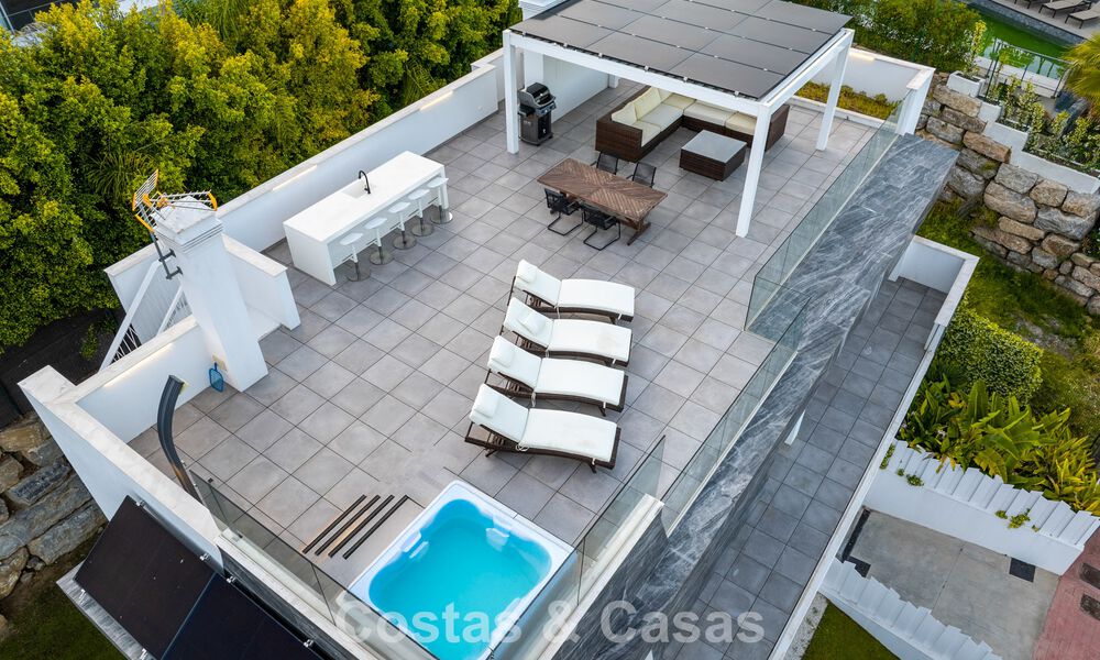 Villa de lujo contemporánea lista para entrar a vivir en el campo de golf de la Nueva Milla de Oro, Marbella - Estepona 785130