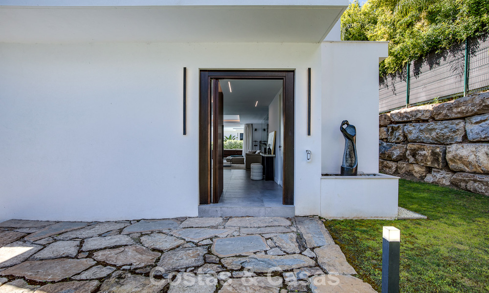 Villa de lujo contemporánea lista para entrar a vivir en el campo de golf de la Nueva Milla de Oro, Marbella - Estepona 785131