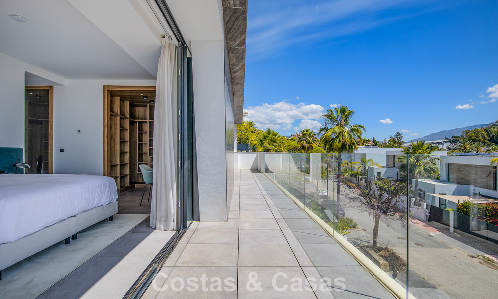 Villa de lujo contemporánea lista para entrar a vivir en el campo de golf de la Nueva Milla de Oro, Marbella - Estepona 785135