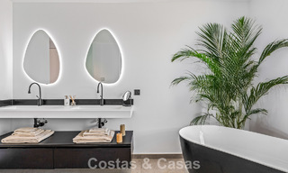 Villa de lujo contemporánea lista para entrar a vivir en el campo de golf de la Nueva Milla de Oro, Marbella - Estepona 785136 