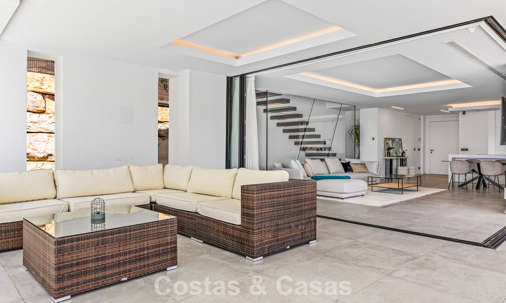 Villa de lujo contemporánea lista para entrar a vivir en el campo de golf de la Nueva Milla de Oro, Marbella - Estepona 785138
