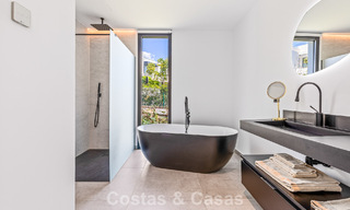 Villa de lujo contemporánea lista para entrar a vivir en el campo de golf de la Nueva Milla de Oro, Marbella - Estepona 785143 