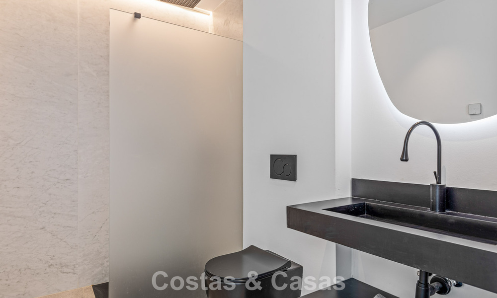 Villa de lujo contemporánea lista para entrar a vivir en el campo de golf de la Nueva Milla de Oro, Marbella - Estepona 785152