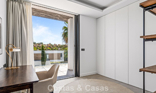 Villa de lujo contemporánea lista para entrar a vivir en el campo de golf de la Nueva Milla de Oro, Marbella - Estepona 785153 