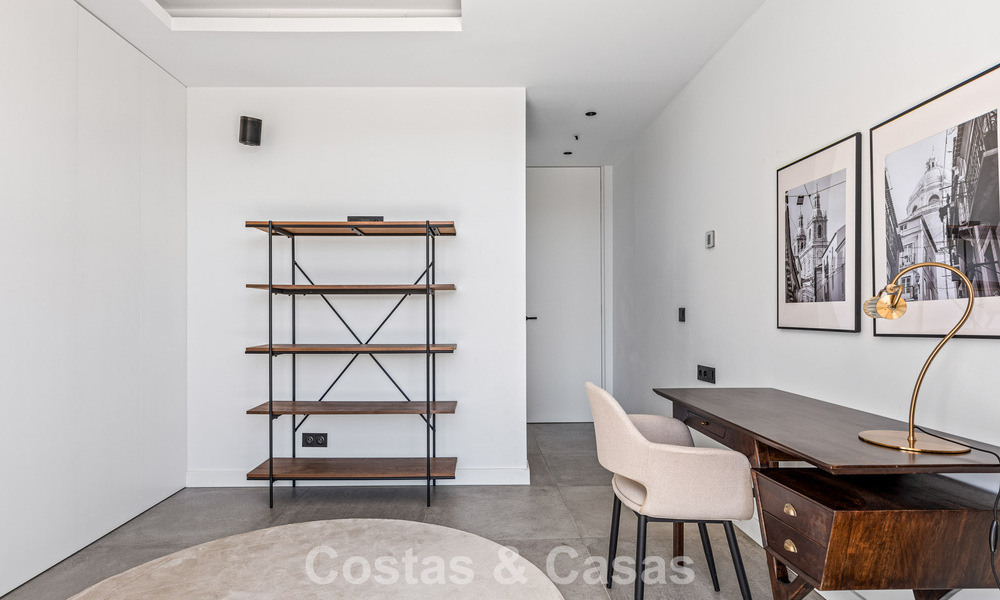 Villa de lujo contemporánea lista para entrar a vivir en el campo de golf de la Nueva Milla de Oro, Marbella - Estepona 785154