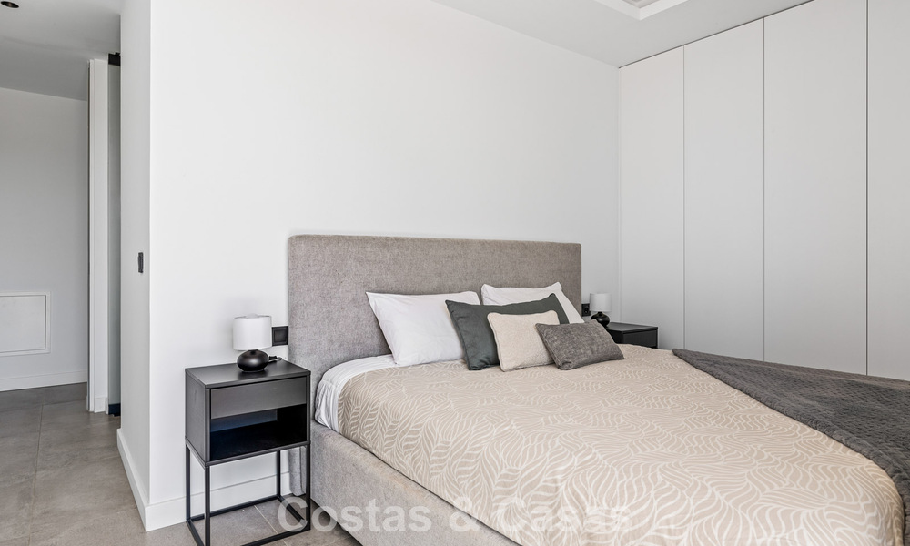 Villa de lujo contemporánea lista para entrar a vivir en el campo de golf de la Nueva Milla de Oro, Marbella - Estepona 785156