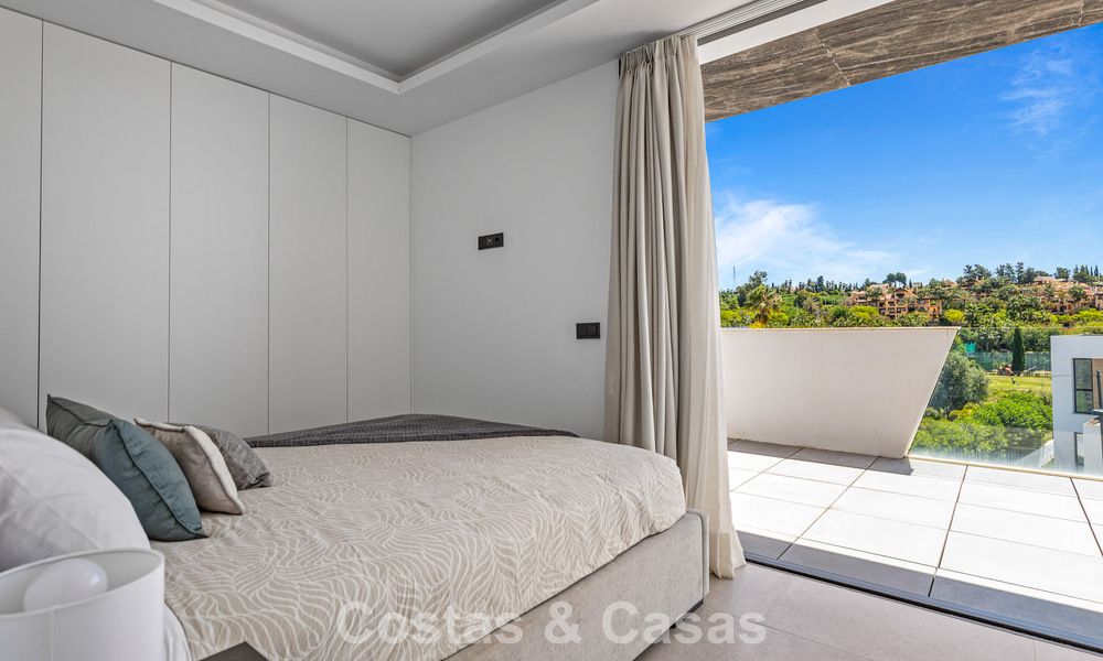 Villa de lujo contemporánea lista para entrar a vivir en el campo de golf de la Nueva Milla de Oro, Marbella - Estepona 785157