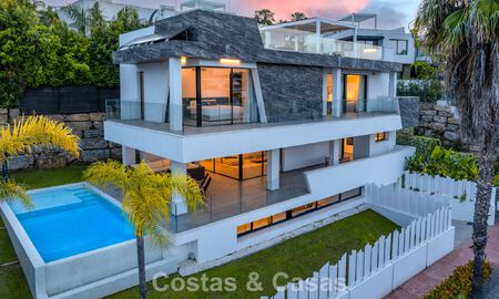 Villa de lujo contemporánea lista para entrar a vivir en el campo de golf de la Nueva Milla de Oro, Marbella - Estepona 785160