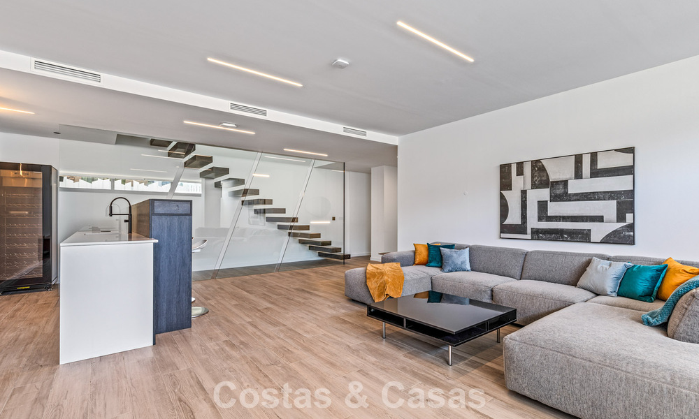 Villa de lujo contemporánea lista para entrar a vivir en el campo de golf de la Nueva Milla de Oro, Marbella - Estepona 785162