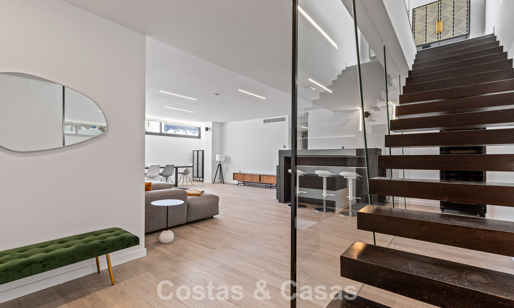 Villa de lujo contemporánea lista para entrar a vivir en el campo de golf de la Nueva Milla de Oro, Marbella - Estepona 785163