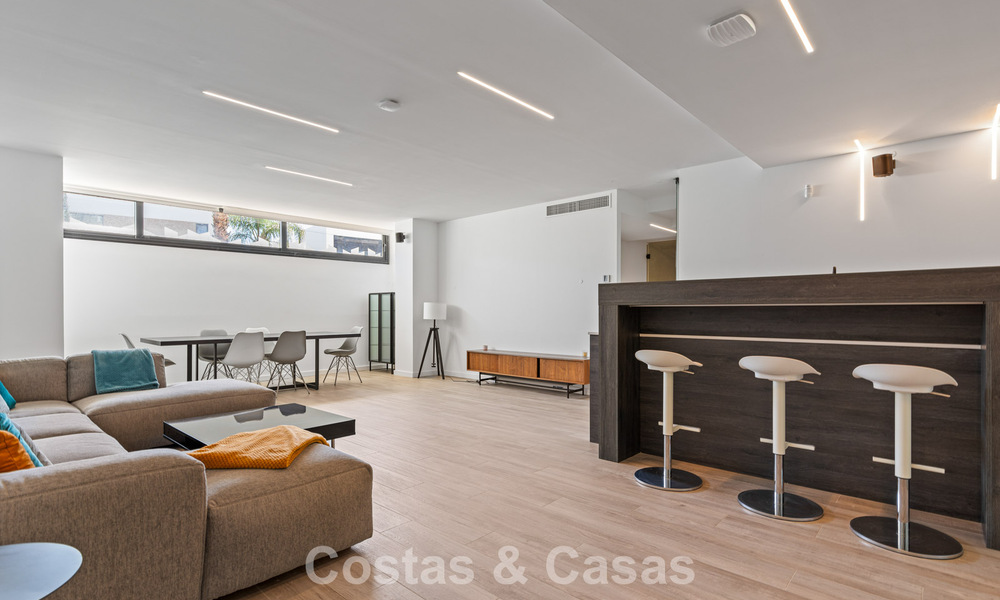 Villa de lujo contemporánea lista para entrar a vivir en el campo de golf de la Nueva Milla de Oro, Marbella - Estepona 785164