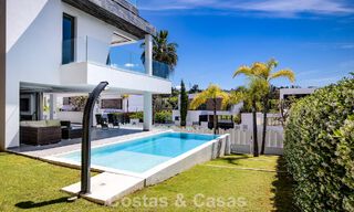 Villa de lujo contemporánea lista para entrar a vivir en el campo de golf de la Nueva Milla de Oro, Marbella - Estepona 785166 