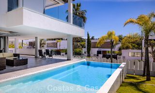 Villa de lujo contemporánea lista para entrar a vivir en el campo de golf de la Nueva Milla de Oro, Marbella - Estepona 785167 