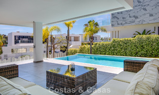Villa de lujo contemporánea lista para entrar a vivir en el campo de golf de la Nueva Milla de Oro, Marbella - Estepona 785170 