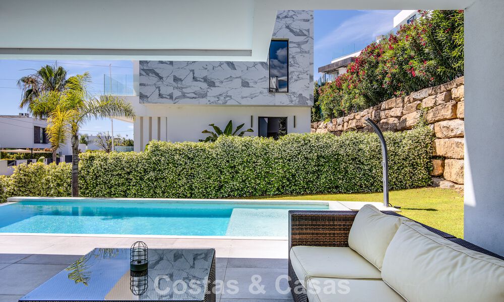 Villa de lujo contemporánea lista para entrar a vivir en el campo de golf de la Nueva Milla de Oro, Marbella - Estepona 785171
