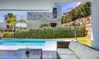 Villa de lujo contemporánea lista para entrar a vivir en el campo de golf de la Nueva Milla de Oro, Marbella - Estepona 785171 