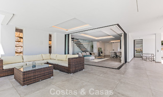 Villa de lujo contemporánea lista para entrar a vivir en el campo de golf de la Nueva Milla de Oro, Marbella - Estepona 785172 