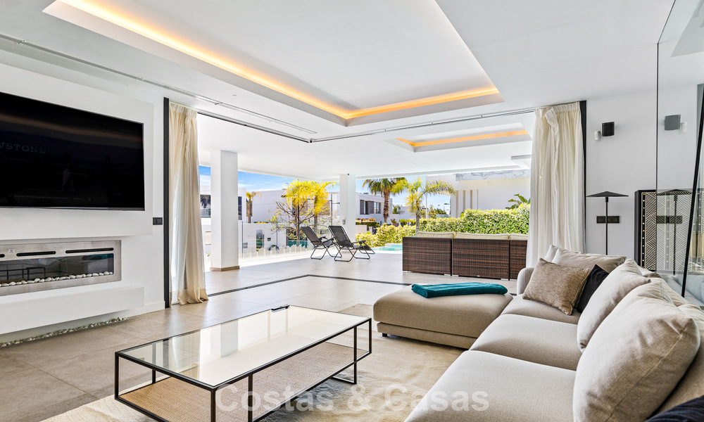 Villa de lujo contemporánea lista para entrar a vivir en el campo de golf de la Nueva Milla de Oro, Marbella - Estepona 785173
