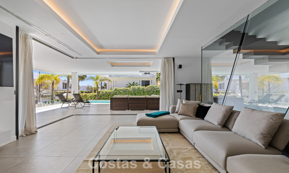 Villa de lujo contemporánea lista para entrar a vivir en el campo de golf de la Nueva Milla de Oro, Marbella - Estepona 785174