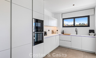 Villa de lujo contemporánea lista para entrar a vivir en el campo de golf de la Nueva Milla de Oro, Marbella - Estepona 785176 