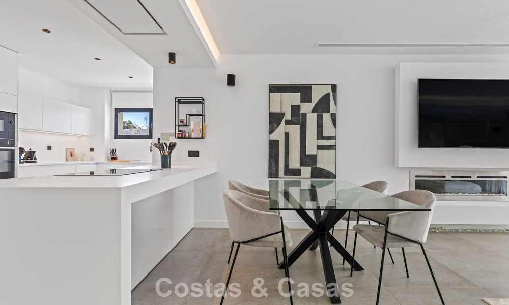 Villa de lujo contemporánea lista para entrar a vivir en el campo de golf de la Nueva Milla de Oro, Marbella - Estepona 785178