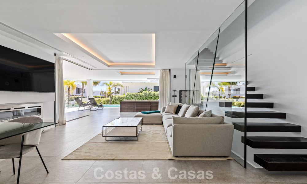 Villa de lujo contemporánea lista para entrar a vivir en el campo de golf de la Nueva Milla de Oro, Marbella - Estepona 785179