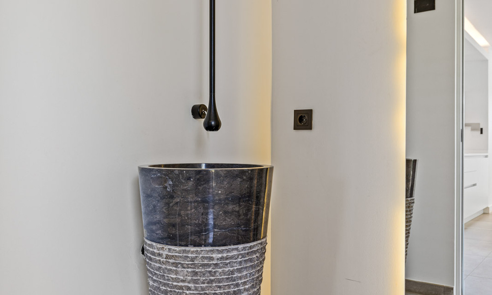 Villa de lujo contemporánea lista para entrar a vivir en el campo de golf de la Nueva Milla de Oro, Marbella - Estepona 785180