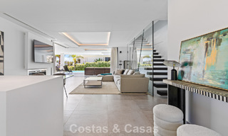 Villa de lujo contemporánea lista para entrar a vivir en el campo de golf de la Nueva Milla de Oro, Marbella - Estepona 785181 