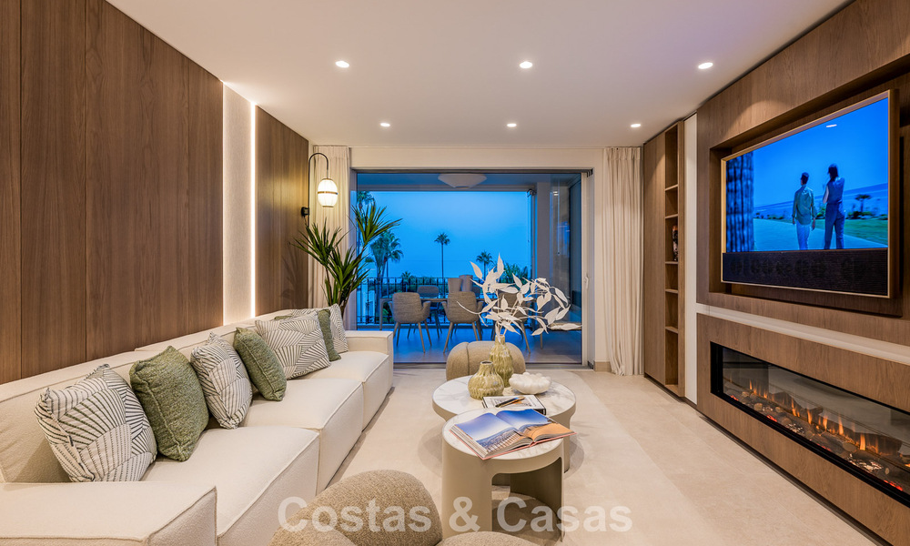 Apartamento con vistas al mar en venta en primera línea de playa en la Nueva Milla de Oro, entre Marbella y Estepona 785211