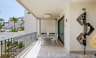 Apartamento con vistas al mar en venta en primera línea de playa en la Nueva Milla de Oro, entre Marbella y Estepona 785213 