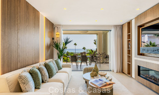 Apartamento con vistas al mar en venta en primera línea de playa en la Nueva Milla de Oro, entre Marbella y Estepona 785214 