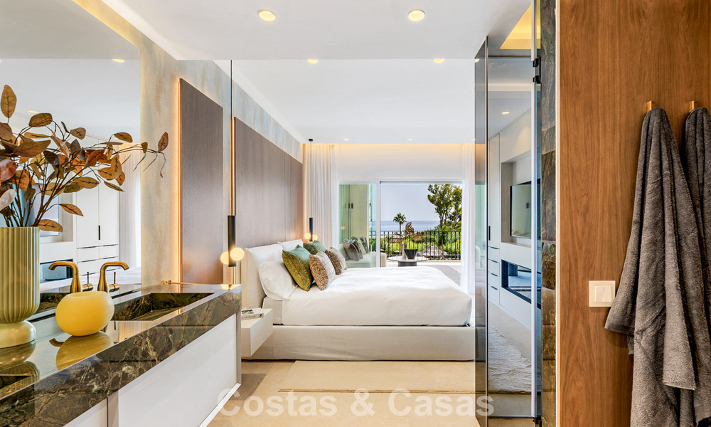 Apartamento con vistas al mar en venta en primera línea de playa en la Nueva Milla de Oro, entre Marbella y Estepona 785215