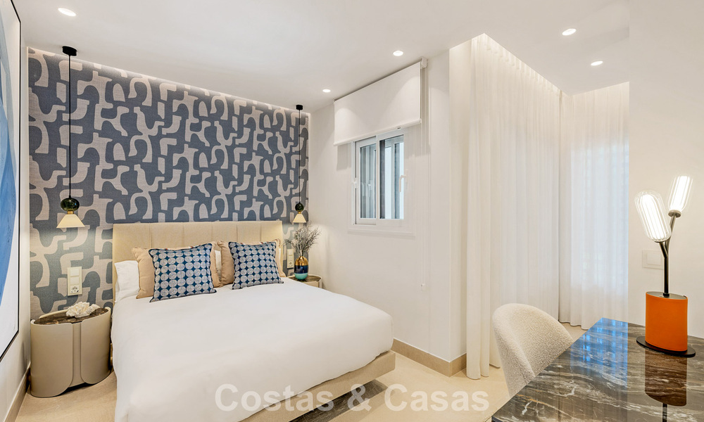 Apartamento con vistas al mar en venta en primera línea de playa en la Nueva Milla de Oro, entre Marbella y Estepona 785216