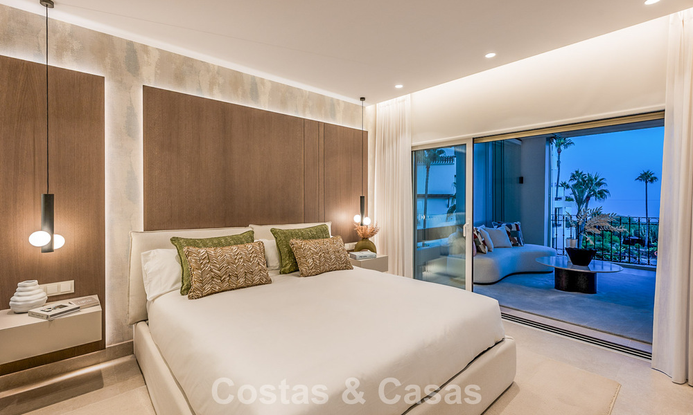 Apartamento con vistas al mar en venta en primera línea de playa en la Nueva Milla de Oro, entre Marbella y Estepona 785219