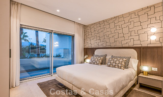 Apartamento con vistas al mar en venta en primera línea de playa en la Nueva Milla de Oro, entre Marbella y Estepona 785220 