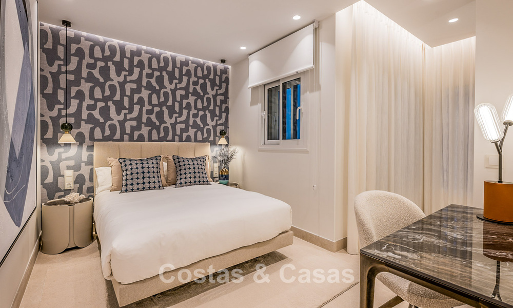 Apartamento con vistas al mar en venta en primera línea de playa en la Nueva Milla de Oro, entre Marbella y Estepona 785221