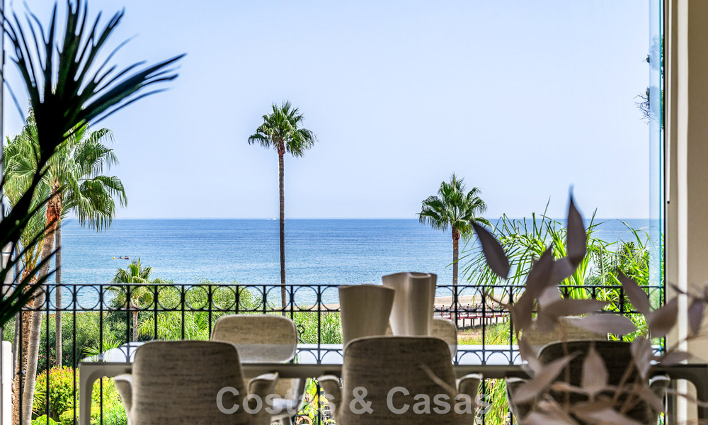 Apartamento con vistas al mar en venta en primera línea de playa en la Nueva Milla de Oro, entre Marbella y Estepona 785222
