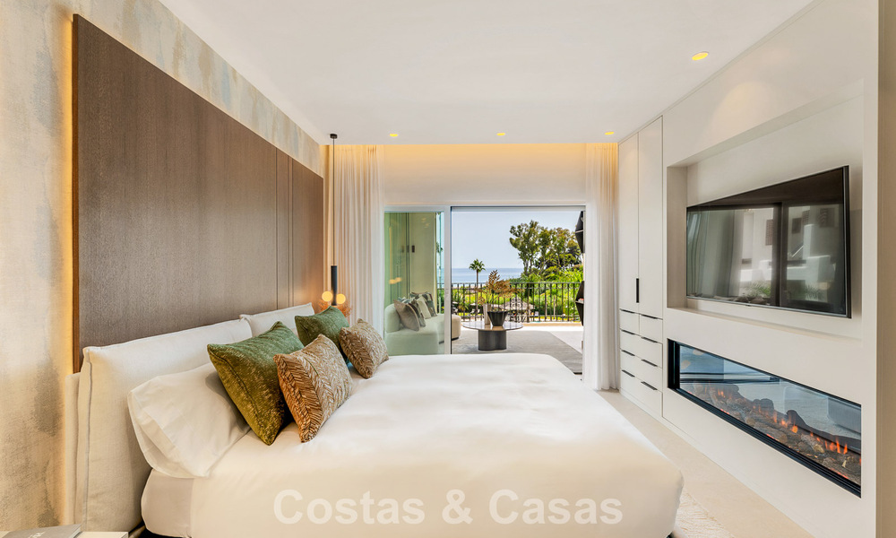 Apartamento con vistas al mar en venta en primera línea de playa en la Nueva Milla de Oro, entre Marbella y Estepona 785227