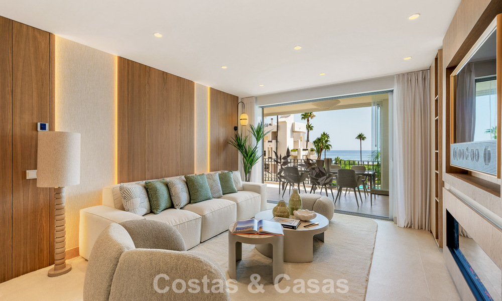 Apartamento con vistas al mar en venta en primera línea de playa en la Nueva Milla de Oro, entre Marbella y Estepona 785235