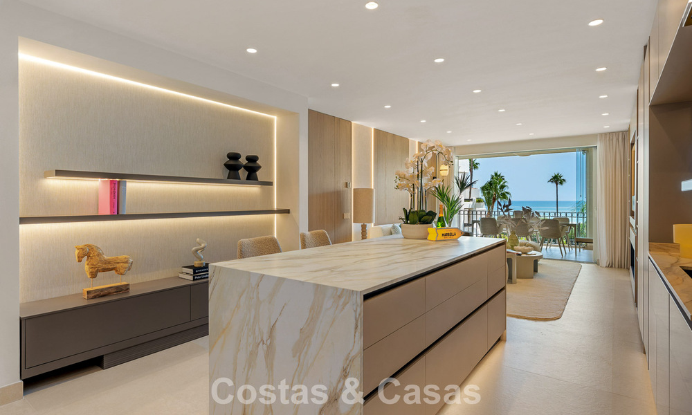 Apartamento con vistas al mar en venta en primera línea de playa en la Nueva Milla de Oro, entre Marbella y Estepona 785236