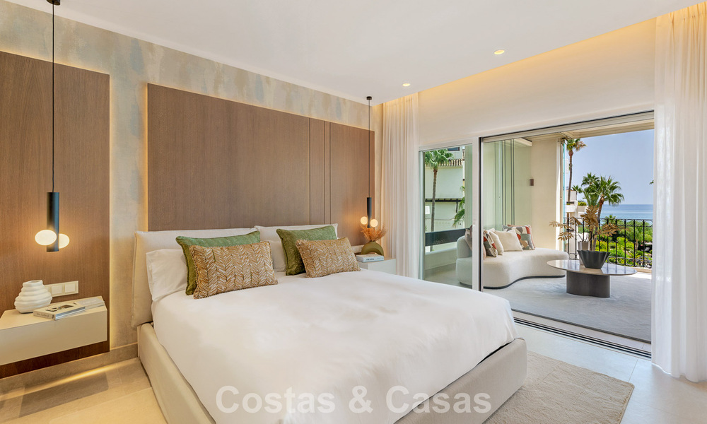 Apartamento con vistas al mar en venta en primera línea de playa en la Nueva Milla de Oro, entre Marbella y Estepona 785239