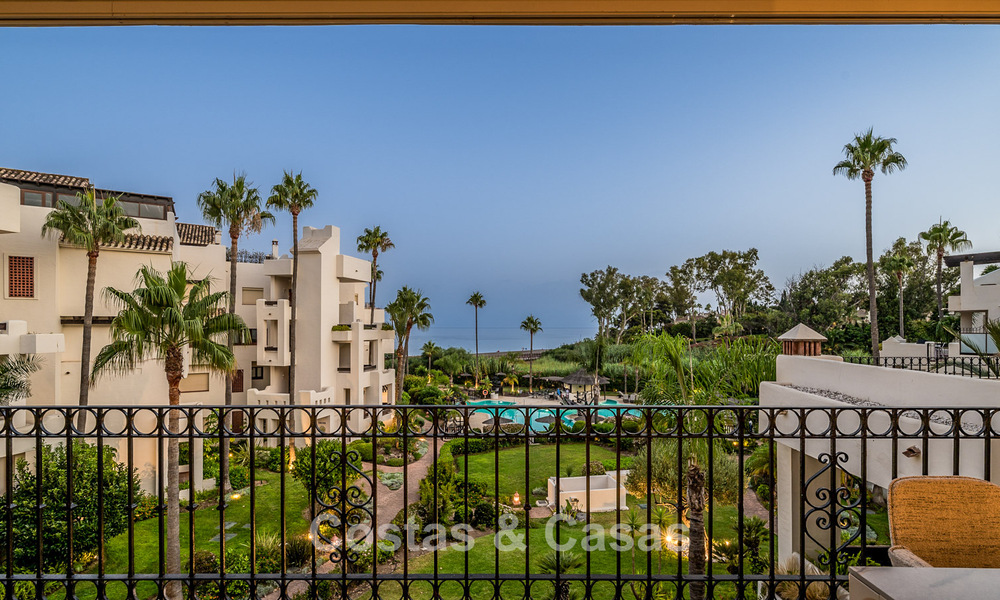 Apartamento con vistas al mar en venta en primera línea de playa en la Nueva Milla de Oro, entre Marbella y Estepona 785243