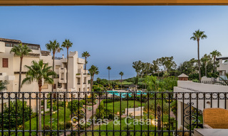 Apartamento con vistas al mar en venta en primera línea de playa en la Nueva Milla de Oro, entre Marbella y Estepona 785243 