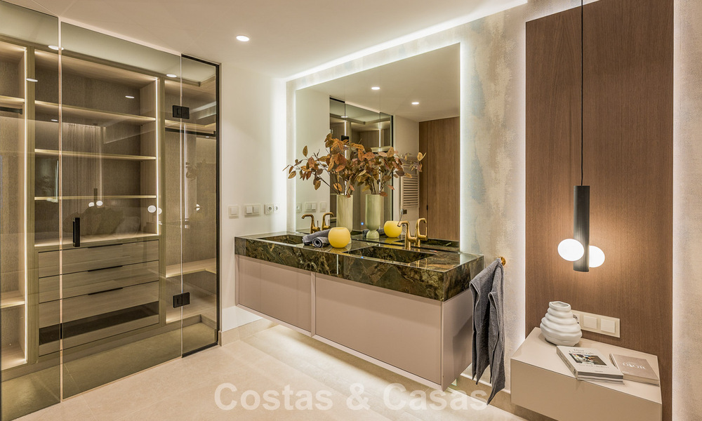 Apartamento con vistas al mar en venta en primera línea de playa en la Nueva Milla de Oro, entre Marbella y Estepona 785245