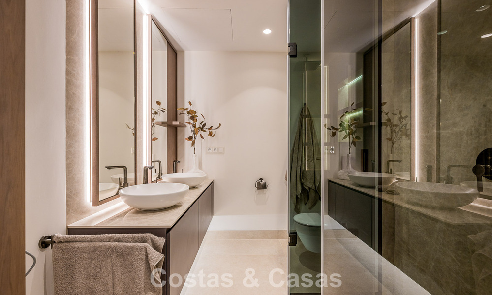 Apartamento con vistas al mar en venta en primera línea de playa en la Nueva Milla de Oro, entre Marbella y Estepona 785246