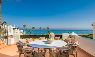 Ático reformado con vistas al mar en venta en primera línea de playa en la Nueva Milla de Oro, entre Marbella y Estepona 785271 