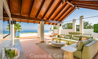Ático reformado con vistas al mar en venta en primera línea de playa en la Nueva Milla de Oro, entre Marbella y Estepona 785272 