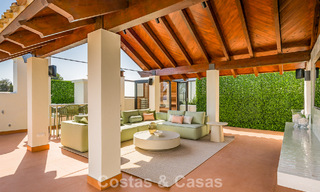 Ático reformado con vistas al mar en venta en primera línea de playa en la Nueva Milla de Oro, entre Marbella y Estepona 785273 