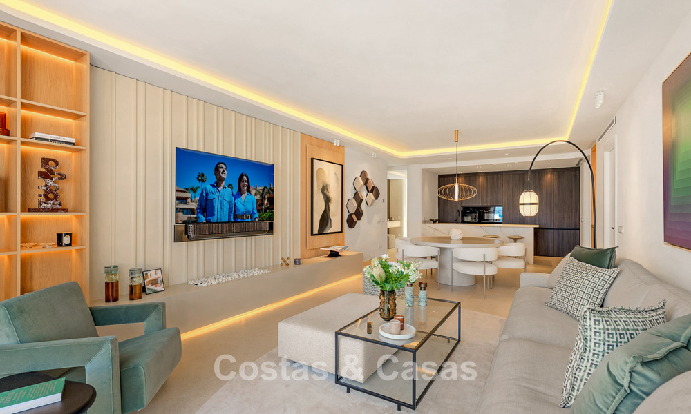 Ático reformado con vistas al mar en venta en primera línea de playa en la Nueva Milla de Oro, entre Marbella y Estepona 785278