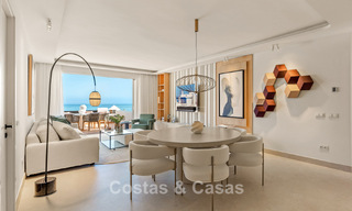 Ático reformado con vistas al mar en venta en primera línea de playa en la Nueva Milla de Oro, entre Marbella y Estepona 785279 